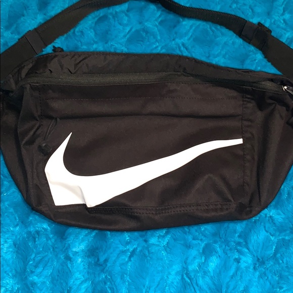 NWT Oversized NIKE Cross Body Fanny Pack - Picture 6 of 10